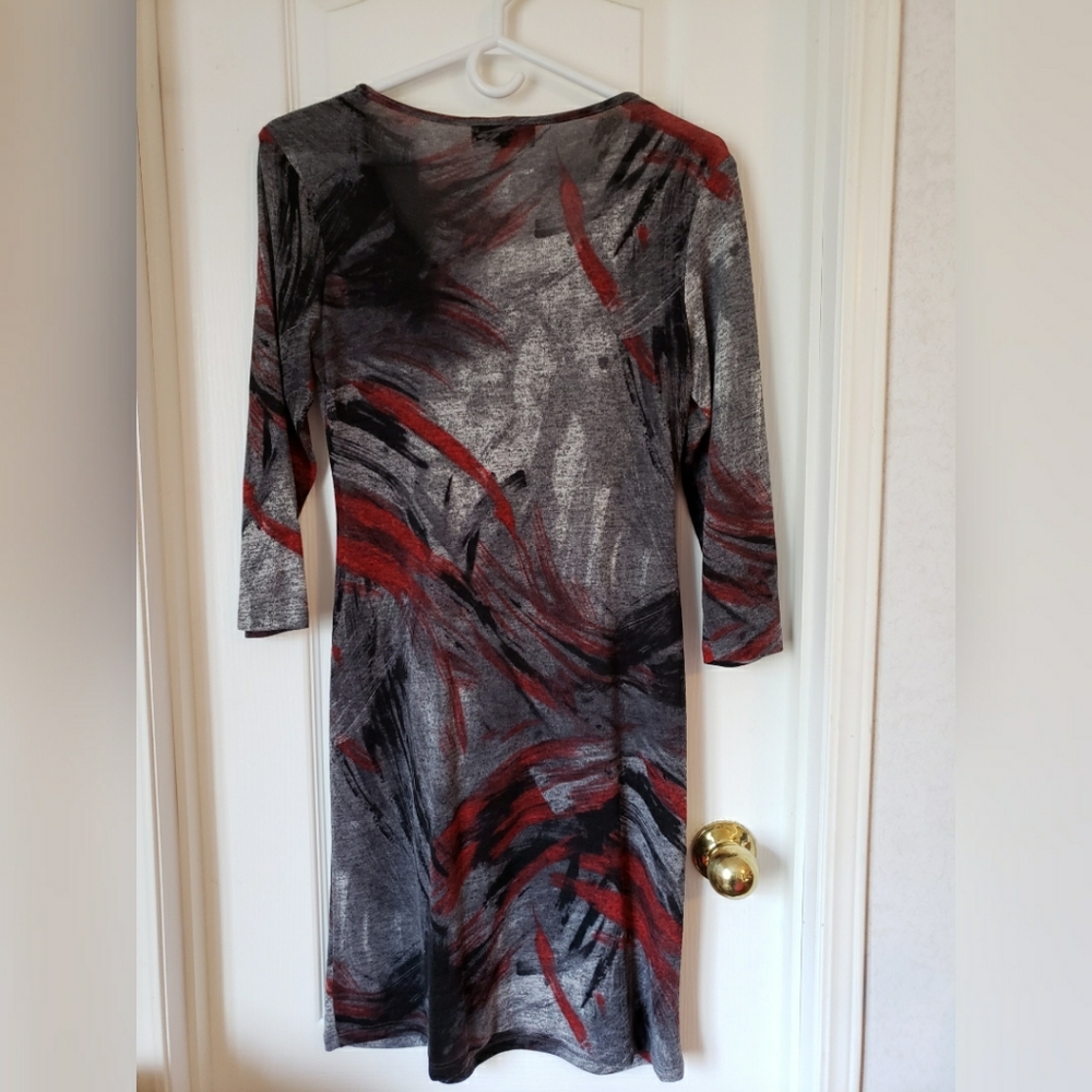 Very Flattering Dress - Picture 2 of 4